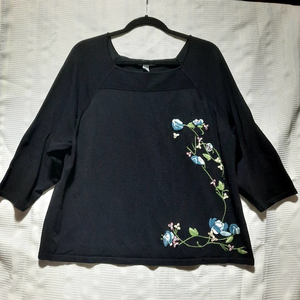 Dressbarn Rayon Pull Over Sweater Embroidered Flowers‎ S 22/24